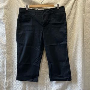 Venezia Stretch Capris size 14 Black